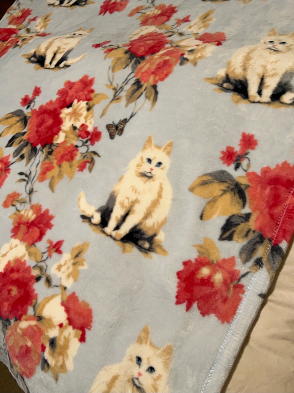 Plush Cat & Floral Throw Blanket in Light Blue, Cream & Red
